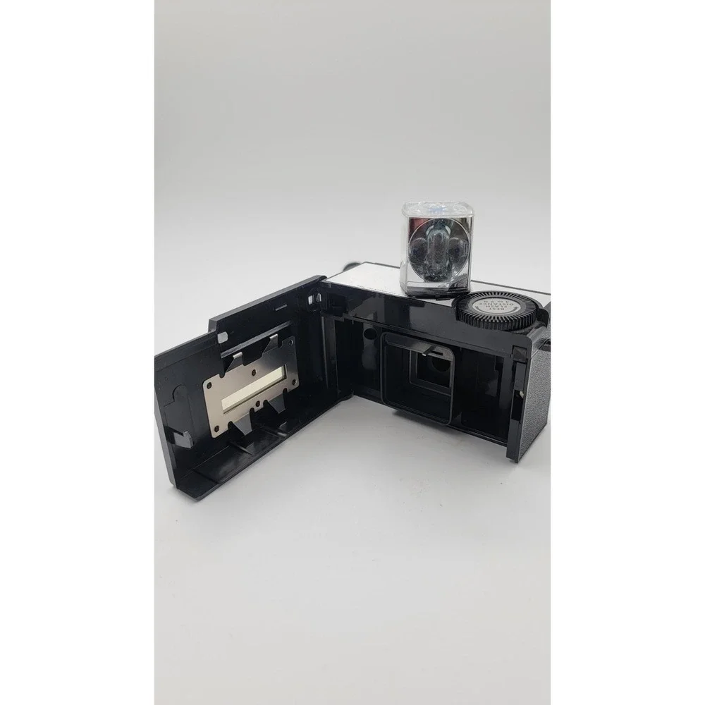Vintage 126 Instant Load Magicube Camera X50‎ Made in USA Imperial Camera Corp.